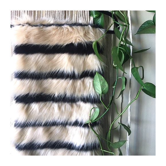 NWT Asos Black & Beige Striped Faux Fur Scarf - Picture 2 of 6